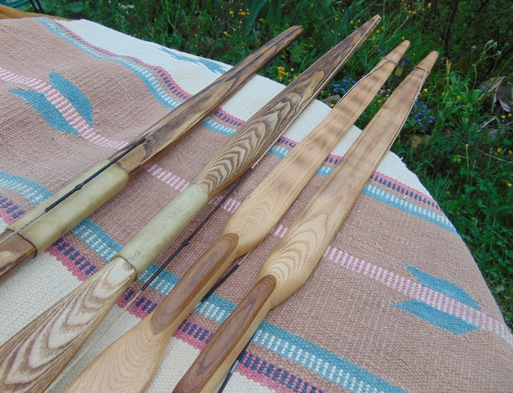 Râteau avec raclette en acier manche long en bois de frêne FSC
